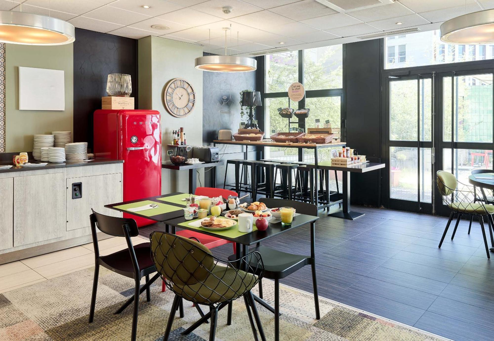 B&B Hotel Saint-Quentin-En-Yvelines Centre Gare 4 Etoiles Montigny-le-Bretonneux Kültér fotó